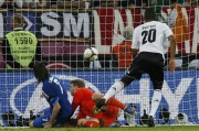 Германия -Греция - на чемпионате по футболу, Евро 2012, 22 июня 2012 (123xHQ) 55809a201613766