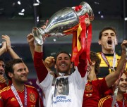 Испания - Италия - Финальный матс на чемпионате Евро 2012, 1 июля 2012 (322xHQ) 3e3044201631282